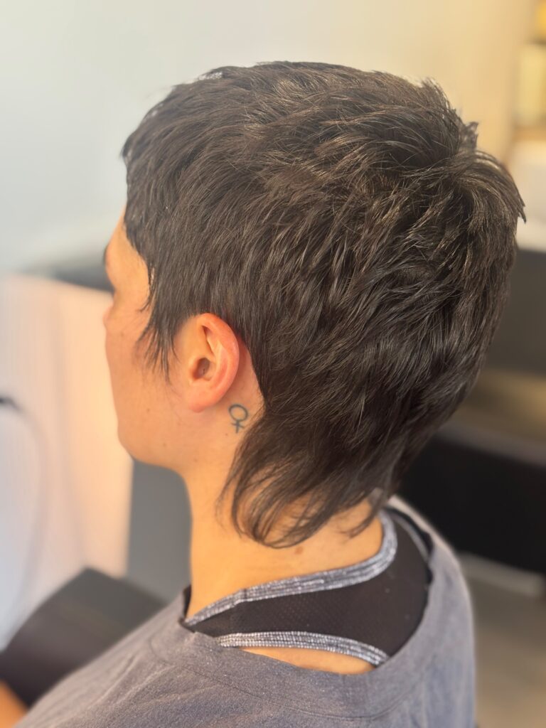 Corte de pelo estilo mullet realizado en Tupelu Aínsa